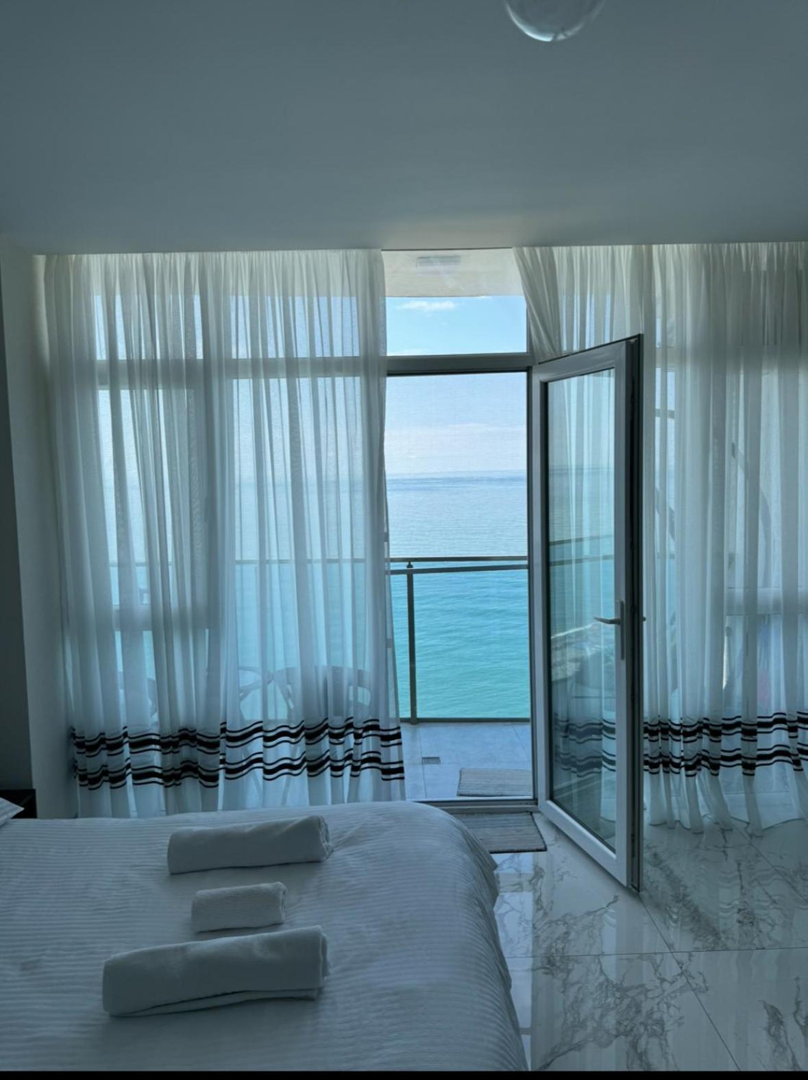 Apartment Sea